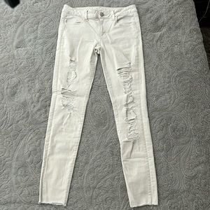 American eagle cream colored jeans. Size 8 Long
